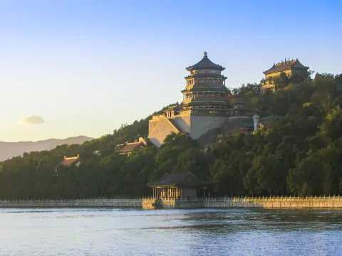 China Highlights tour | Immerse yourself in Chinese culture and history with guided tours to Xi'an, Beijing, and Shanghai.